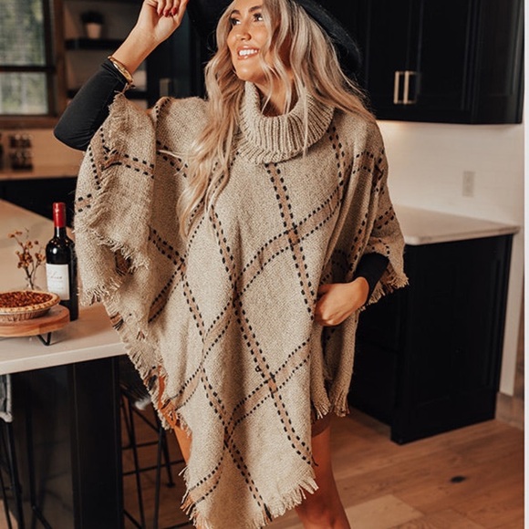 Poncho Turtleneck Windowpane Print - Picture 4 of 14